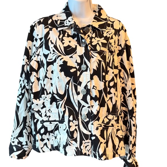 CHICOS Black‎ And White Floral Button Up Jacket Shacket Sz Large (Chicos Size 2) - Picture 1 of 8